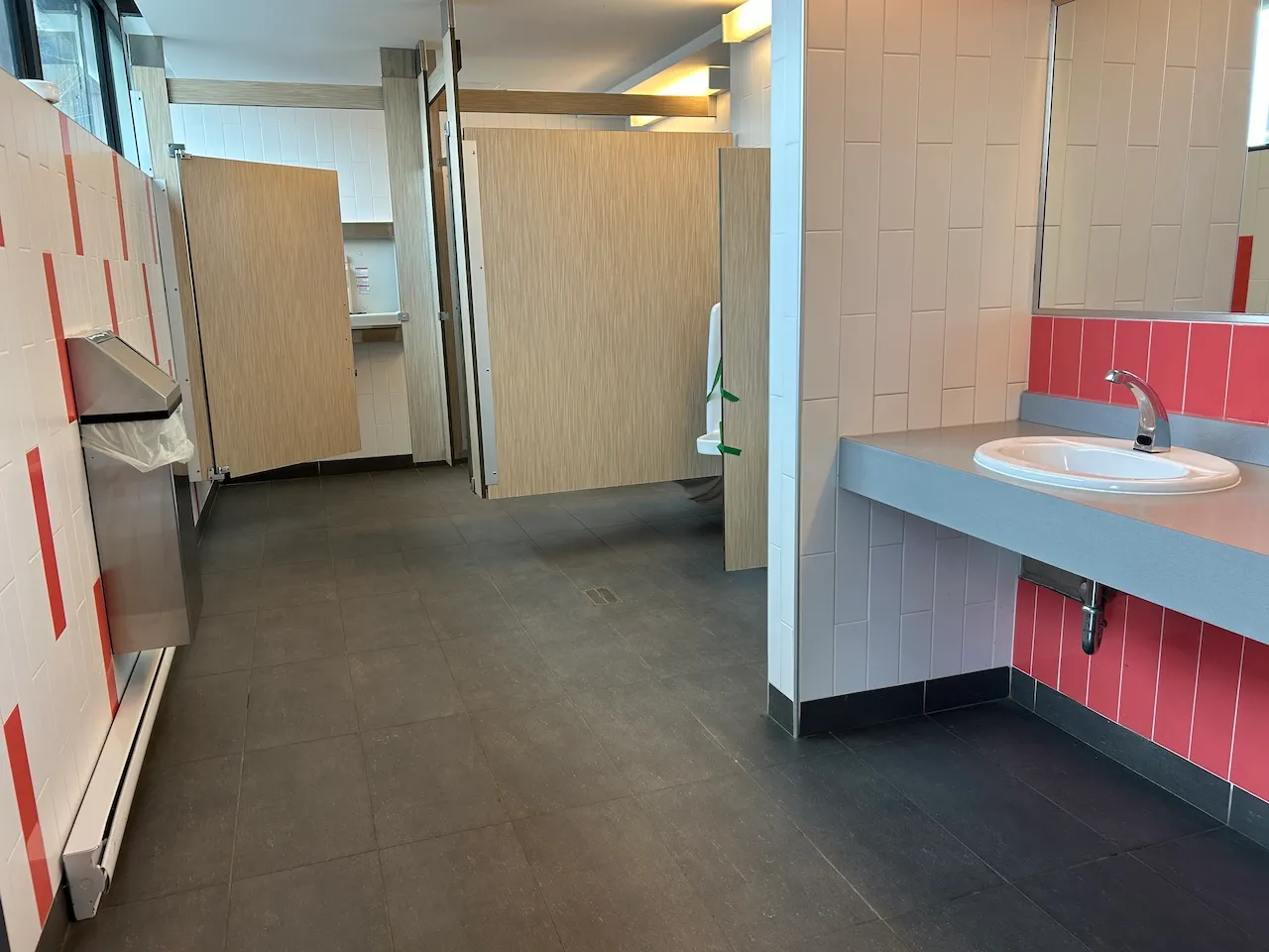 Salle de toilette - Cafétéria - Homme
