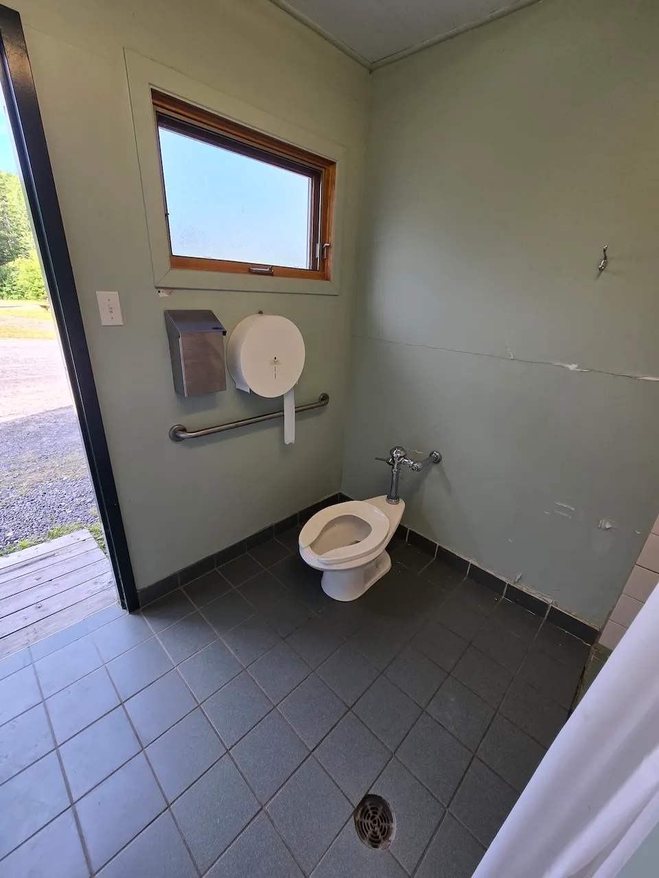 Salle de bain du bloc sanitaire du camping