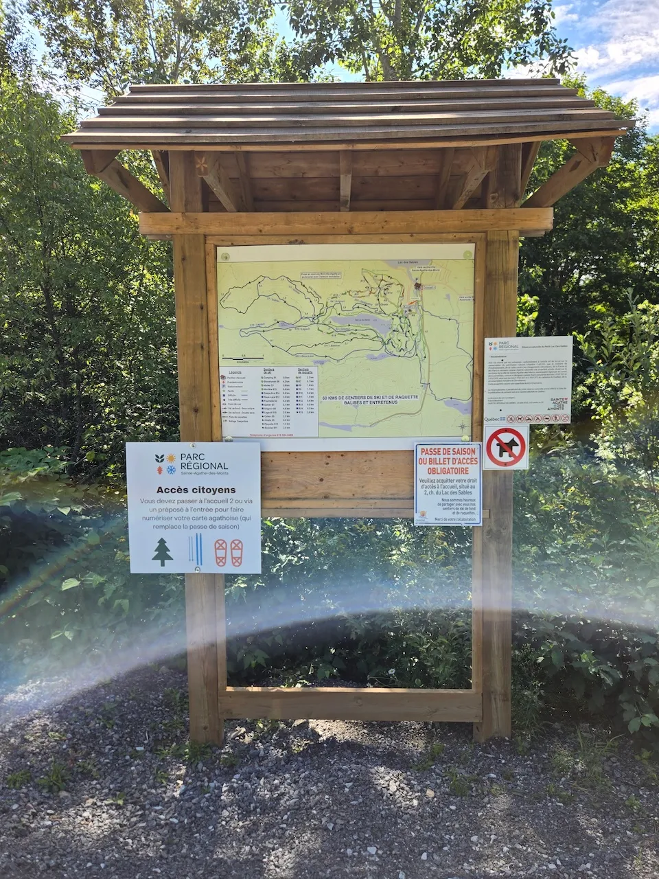 Panneau d'orientation du parc régional