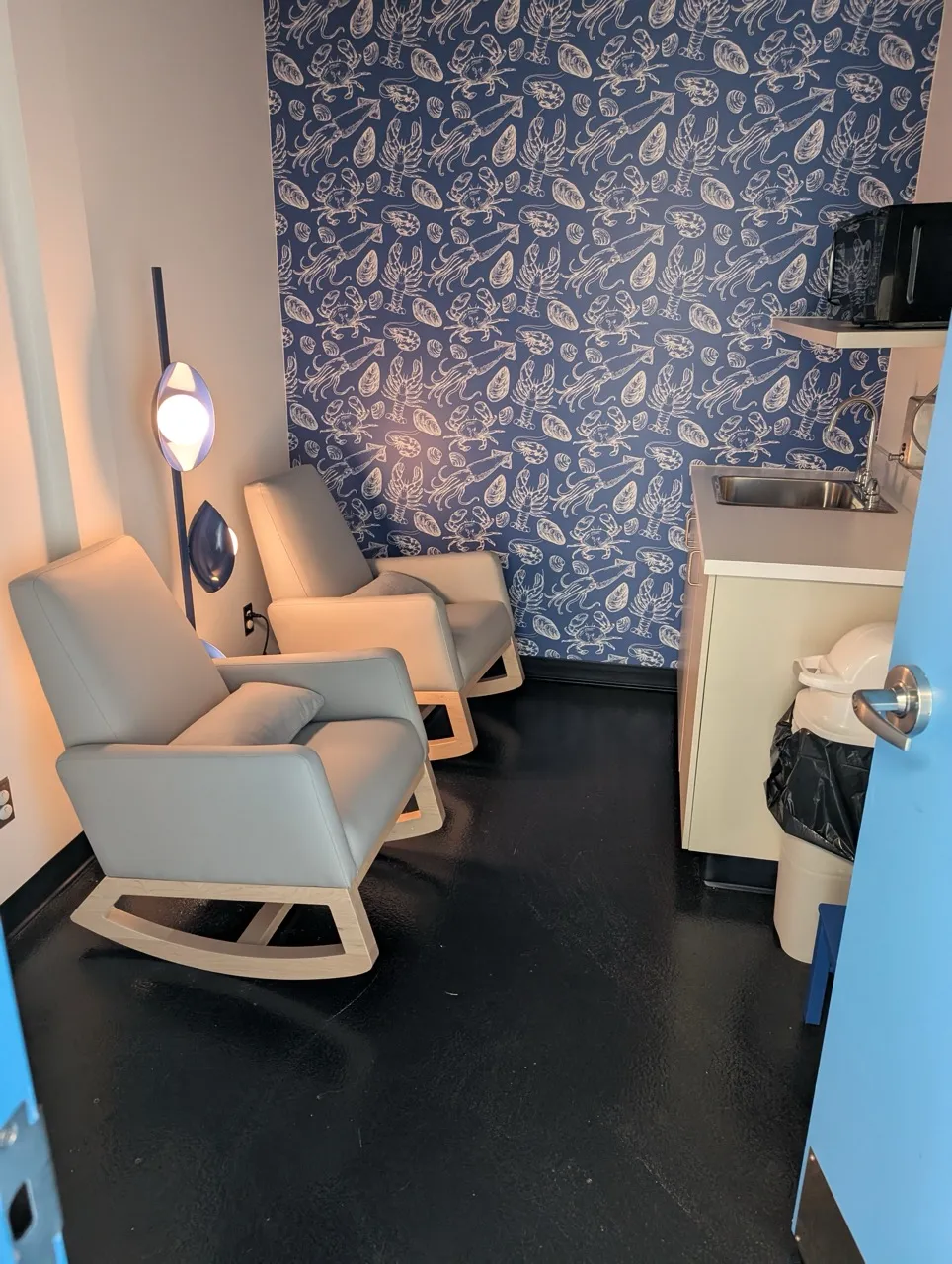 Salle d'allaitement - fauteuil à bascule