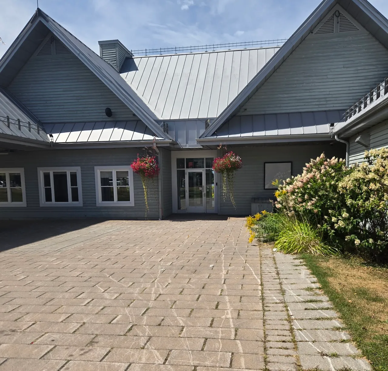 Outdoor entrance path