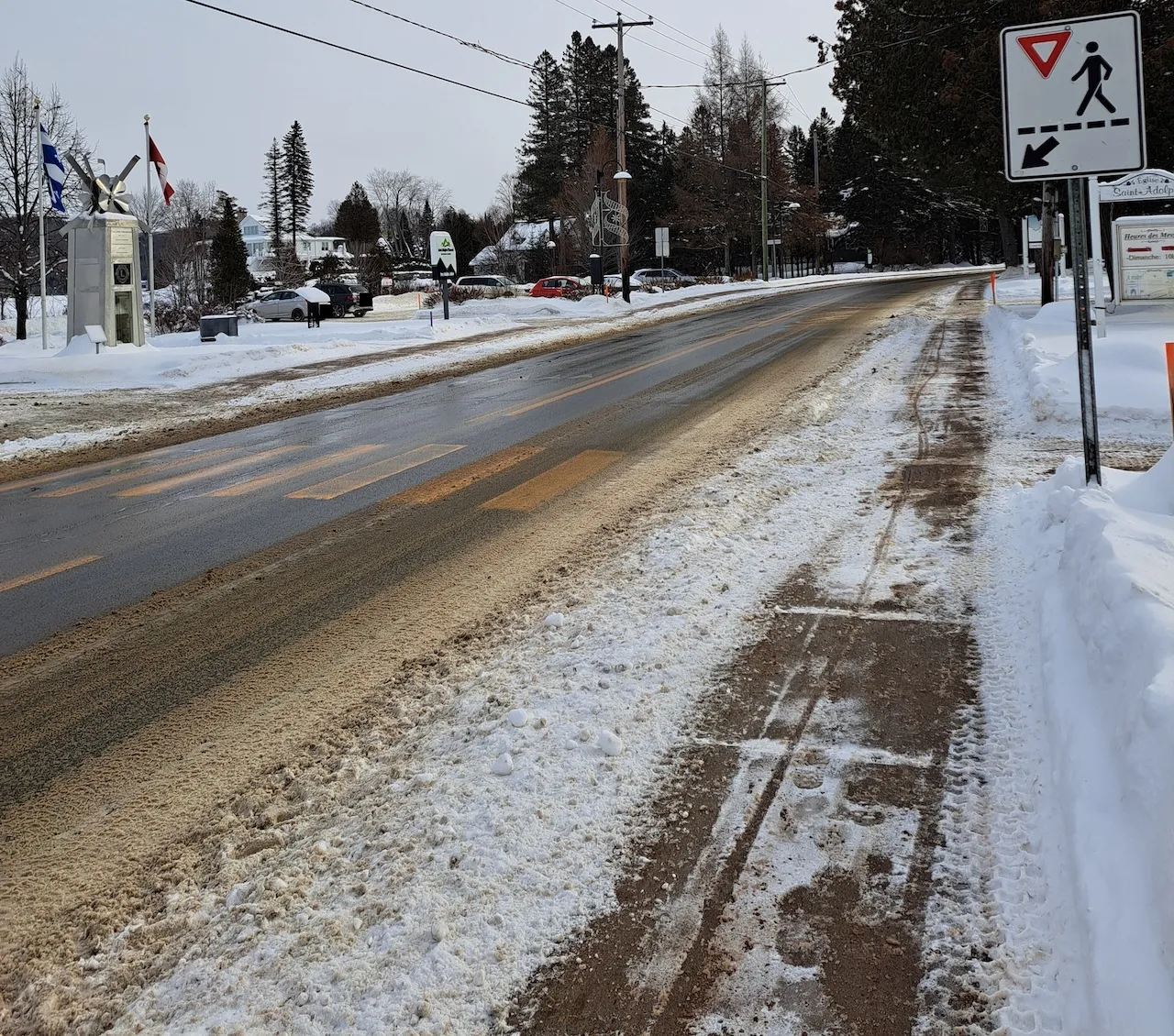Path and pedestrian crosswalk