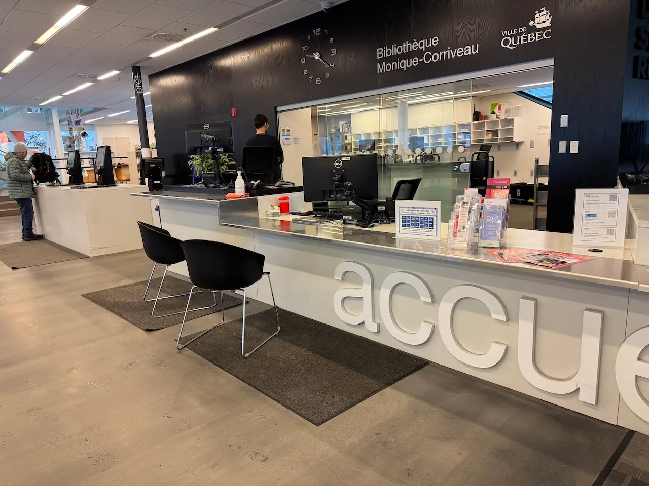 Reception desk