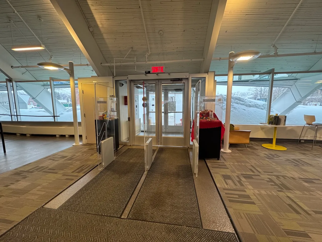 Interior - Entrance