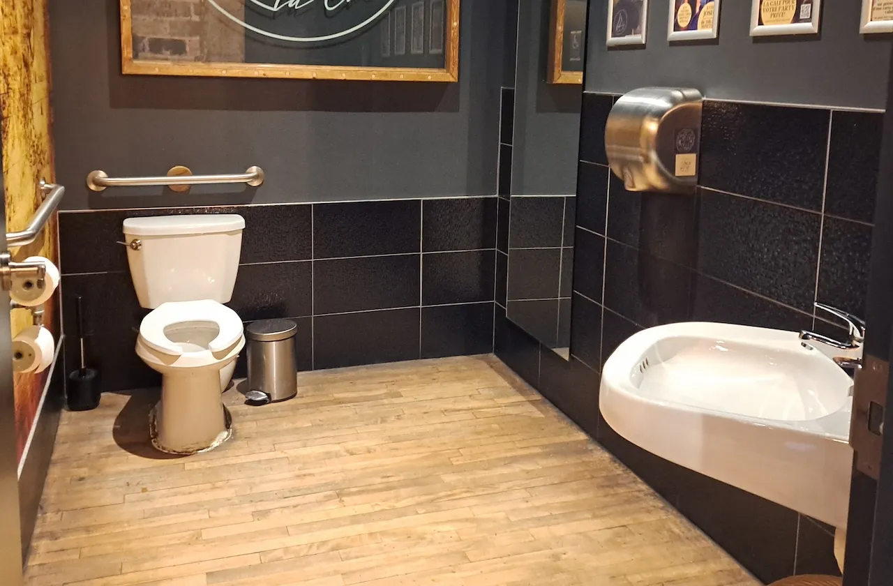 Salle de toilette universelle