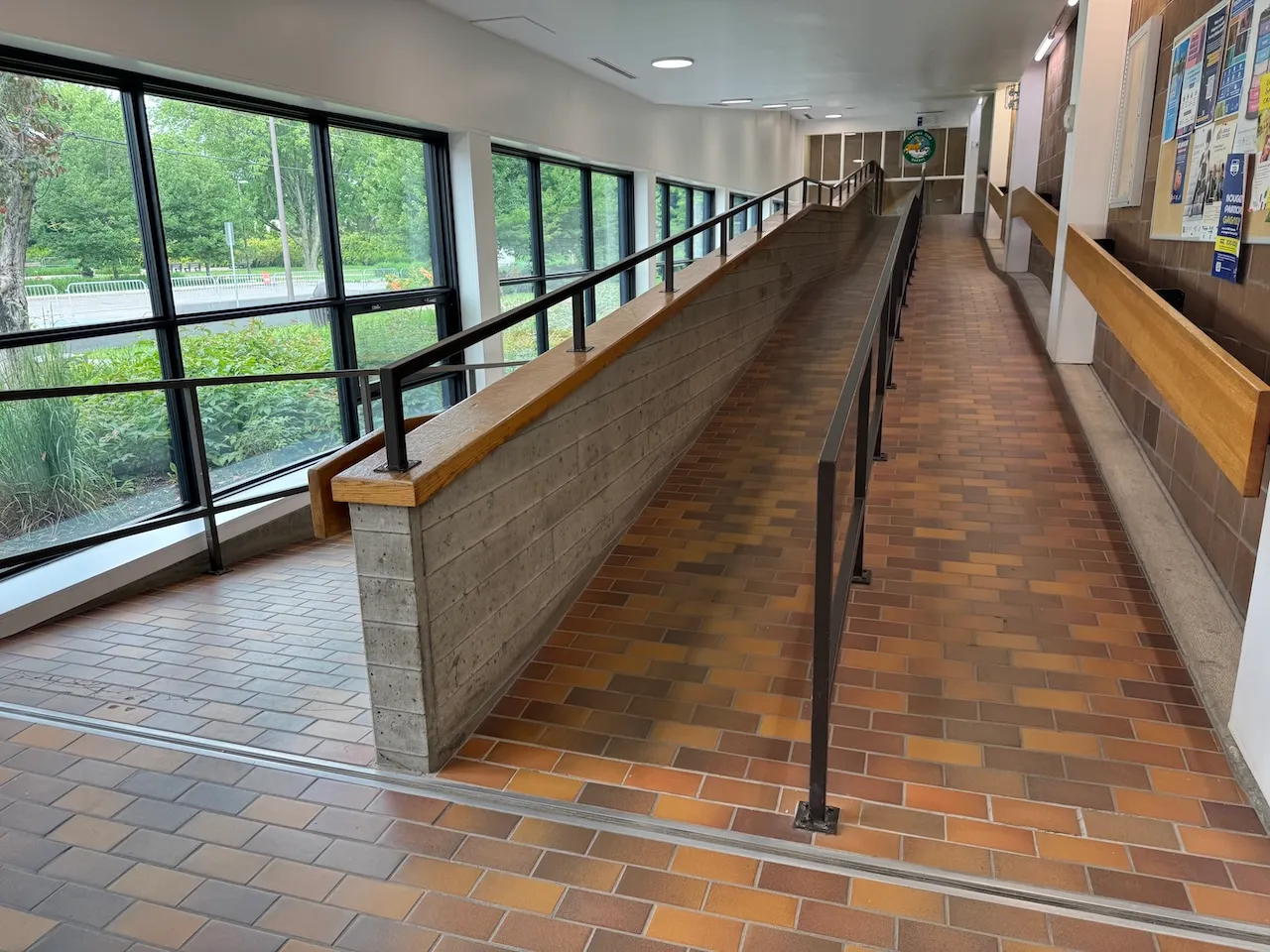 Access ramp towards the restroom