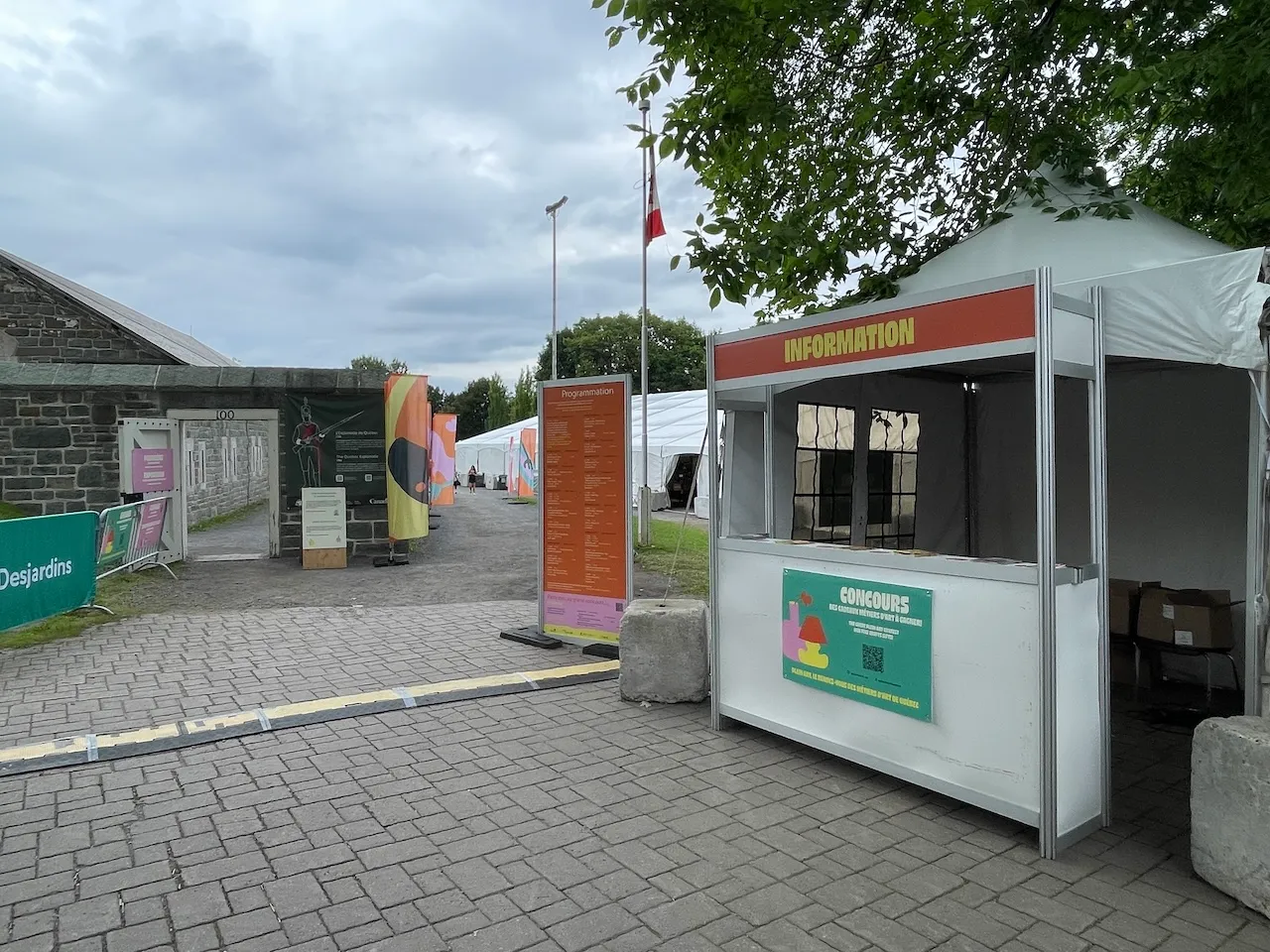 Kiosque d'information et accès aux salles de toilettes adaptées