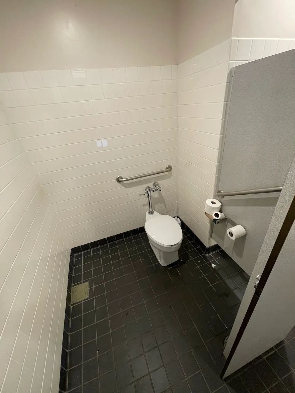 Salle de toilette des hommes
