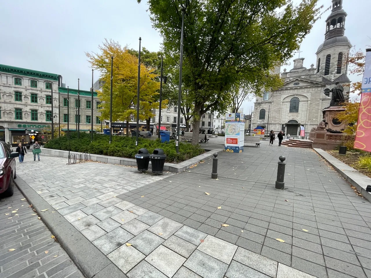 Place de l'Hôtel-de-Ville - Access