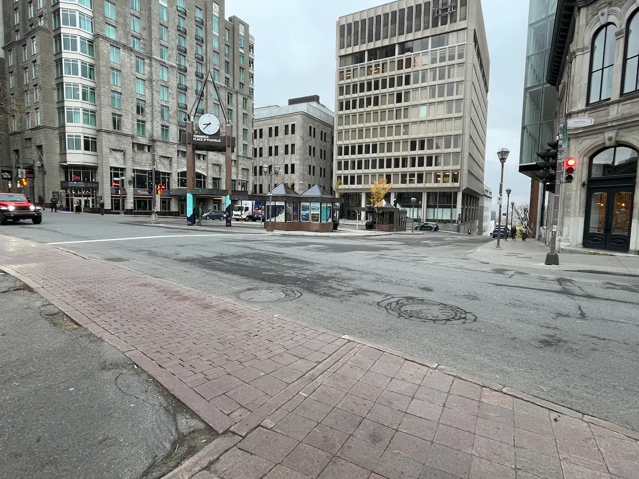 Place D'Youville - Bus and Paratransit Stop