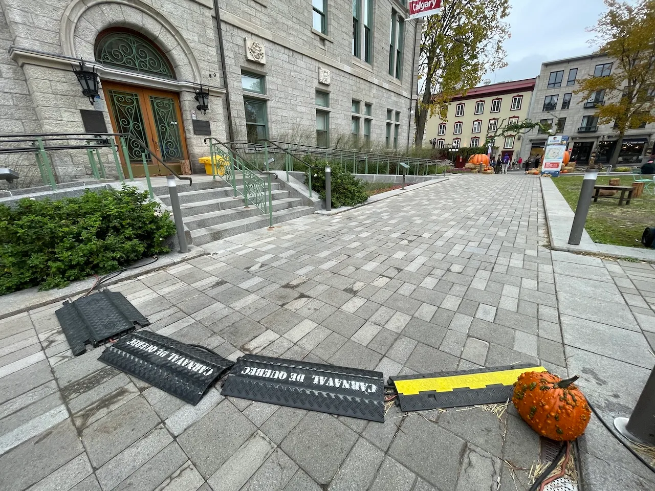 Jardins de l'Hôtel de Ville - Access