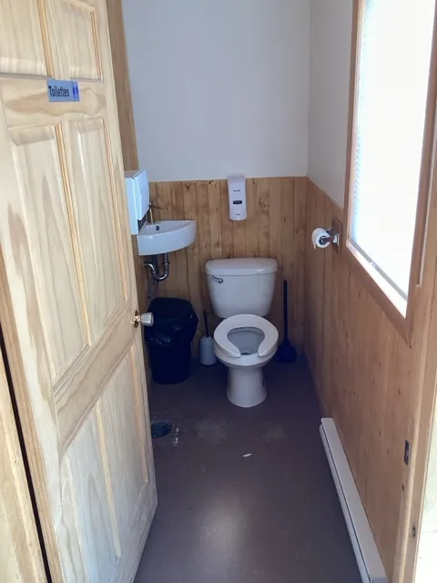 Toilet cabin