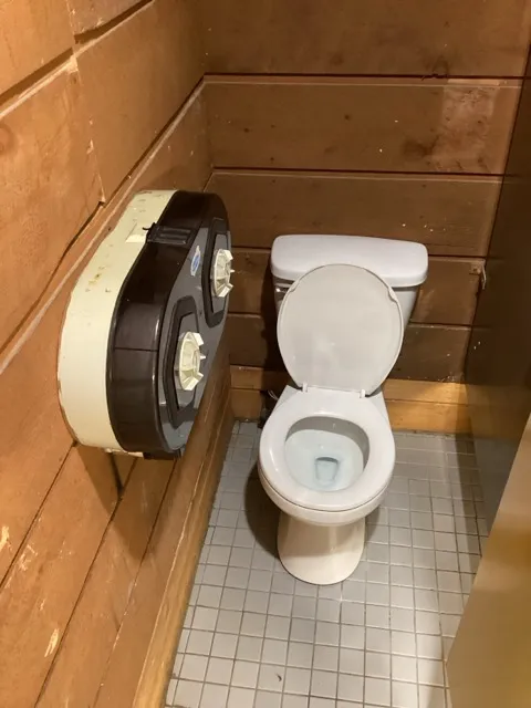 Toilet cabin