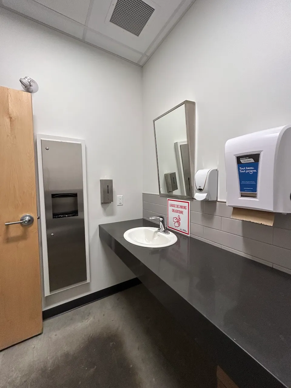 Salle de toilette accessible (près de l'accueil)