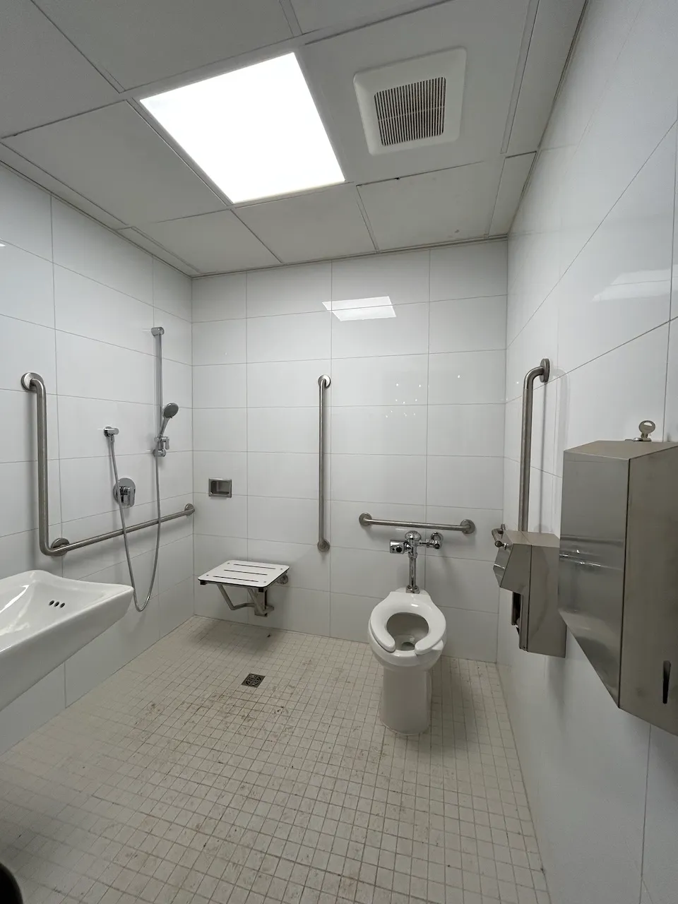 Salle de bain accessible (Pavillon Waterloo)