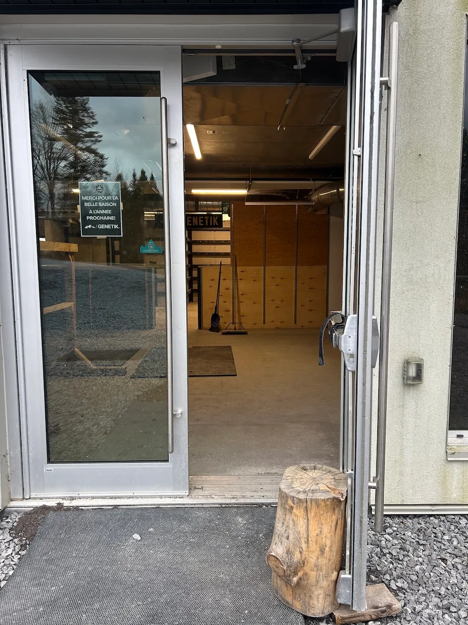 Porte d'entrée (atelier et location)