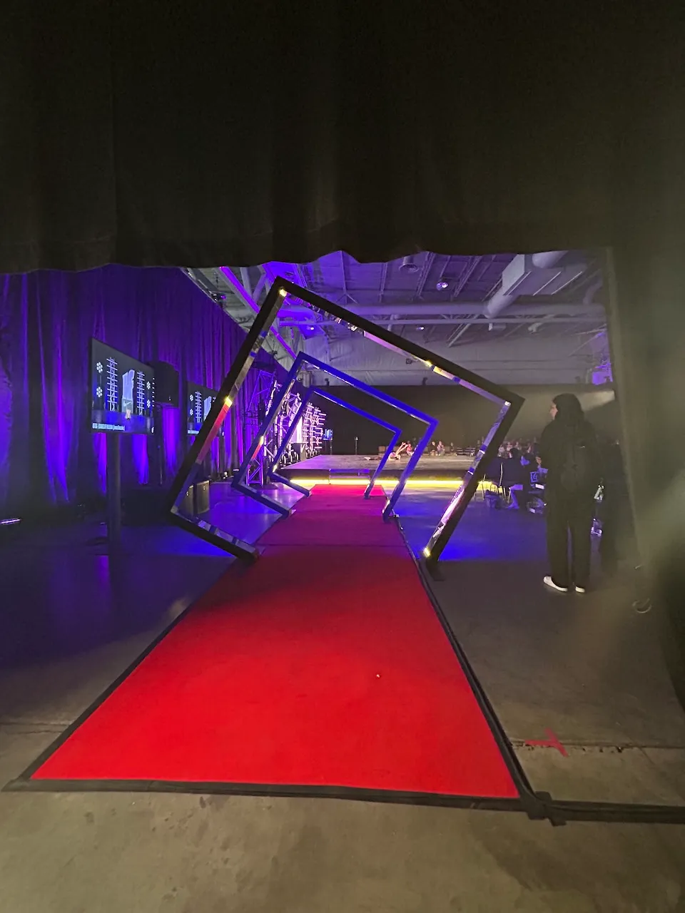 Backstage - Access to the secondary stage