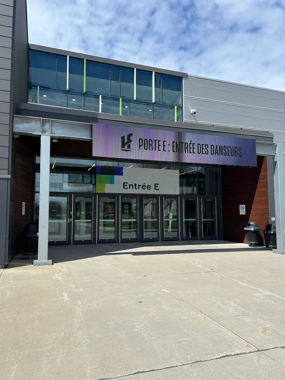Entrance E (dancers)