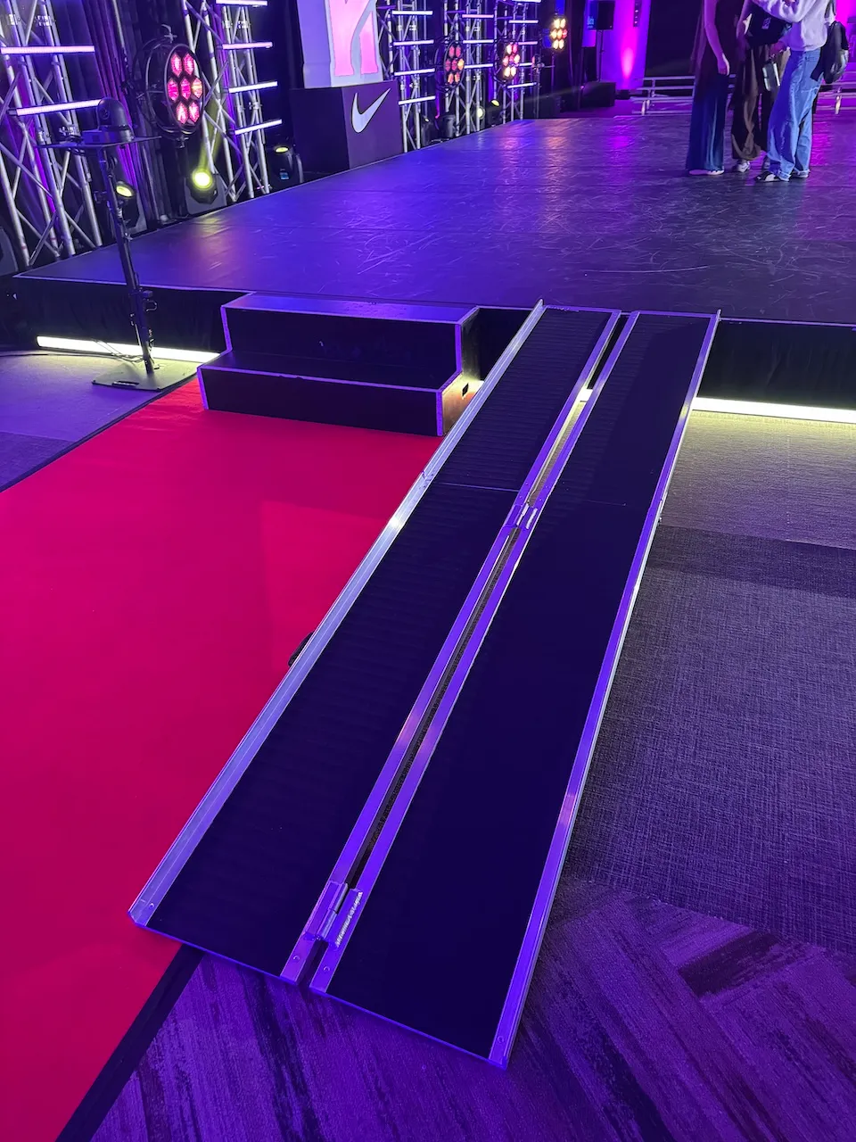 Access to the secondary stage