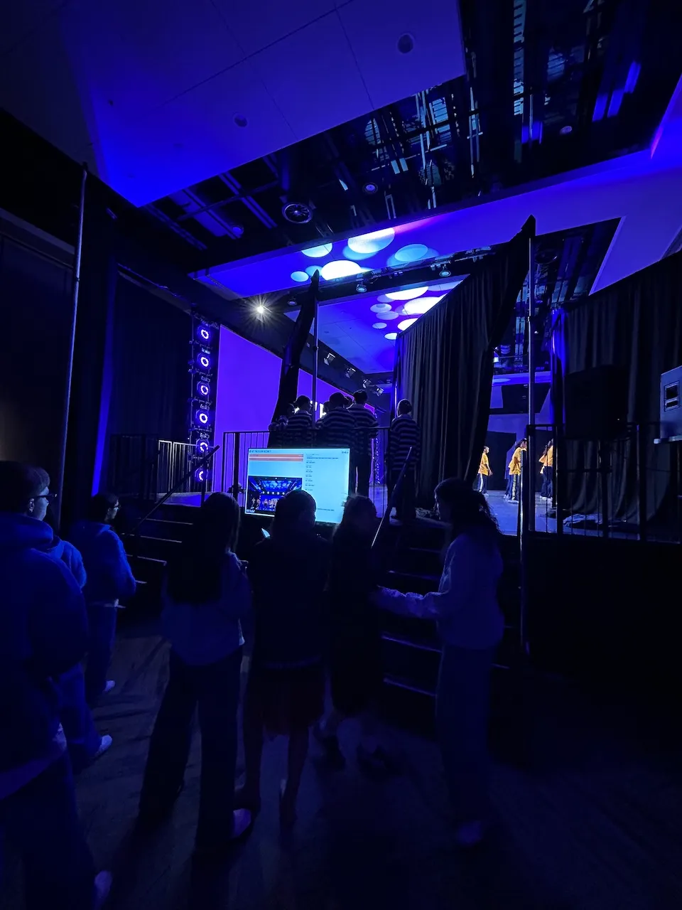 Access to the main stage