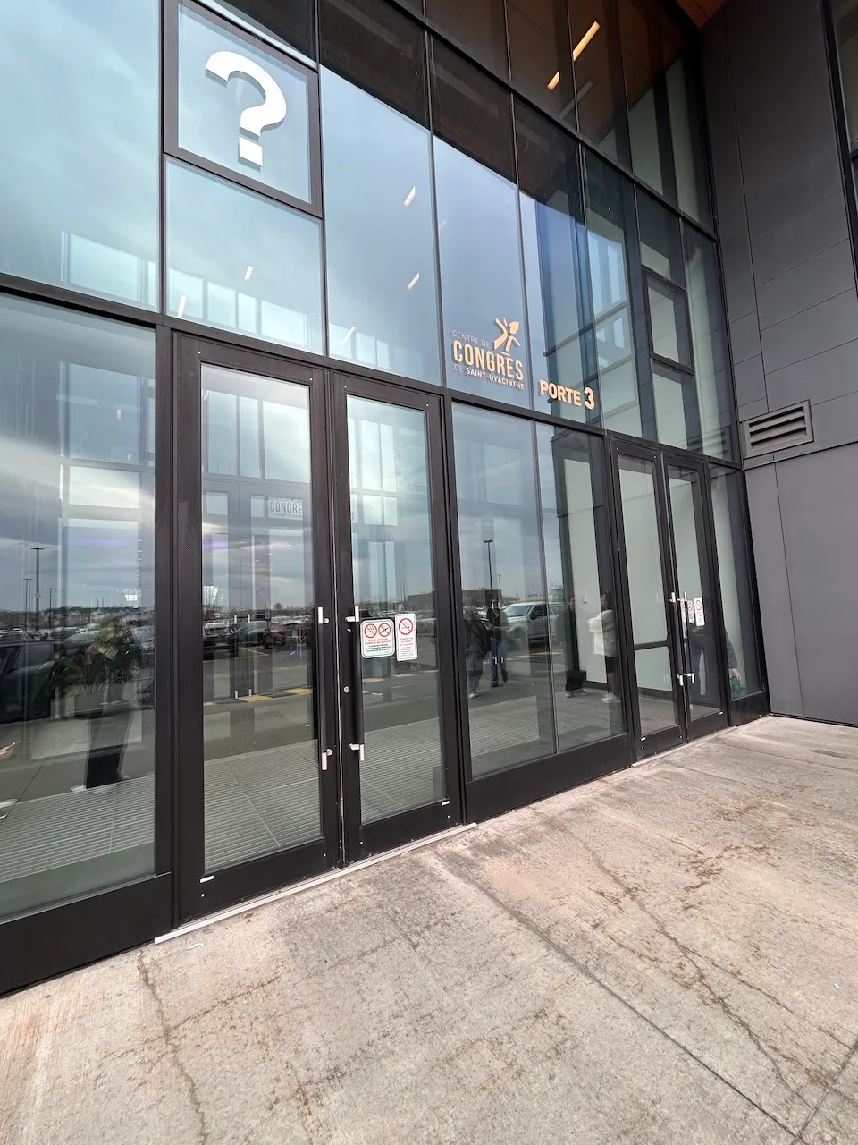 Entrance - door 3