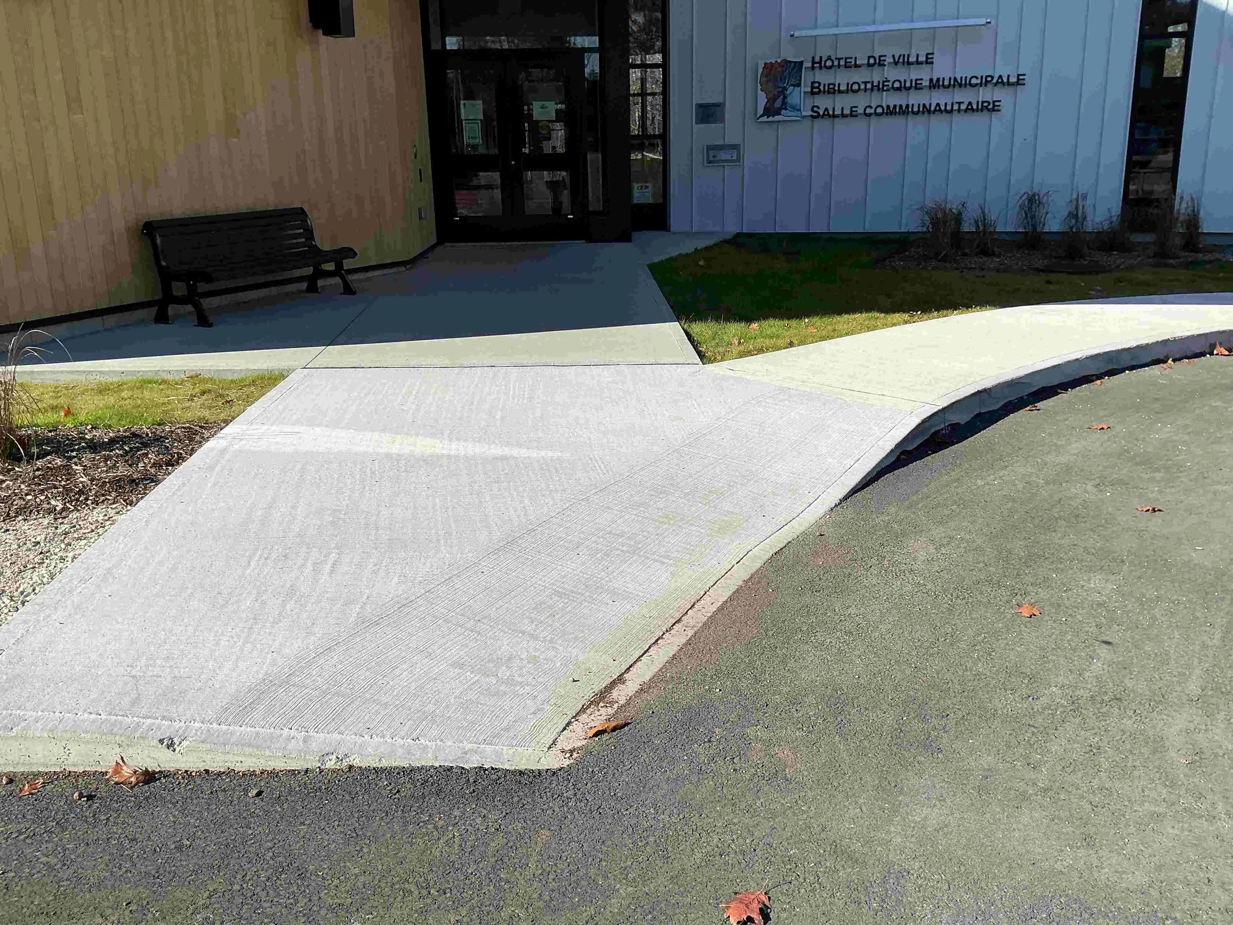 Pedestrian walkway