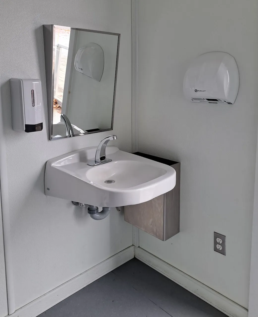 Outdoor restroom facility - Stadium