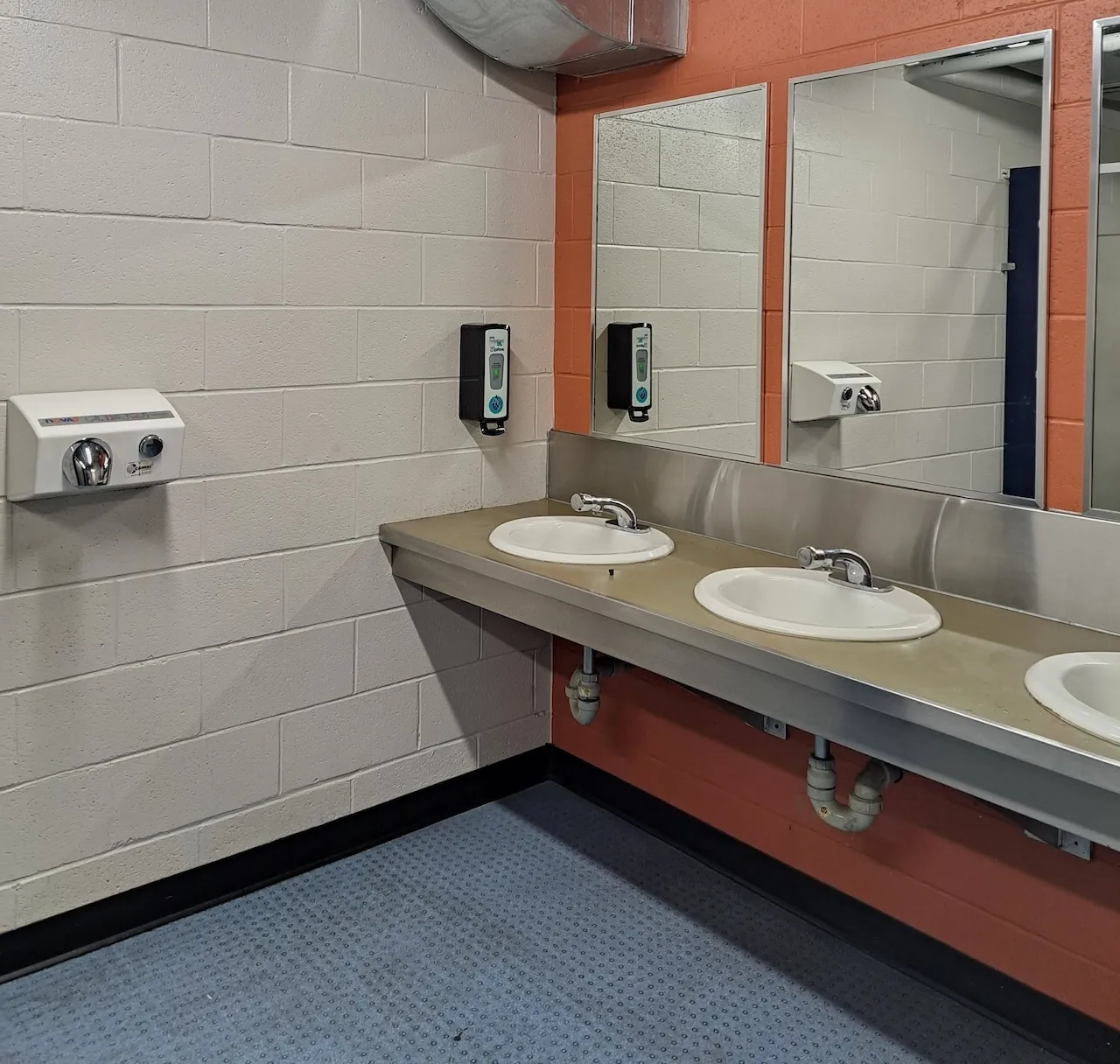 Locker room - Women