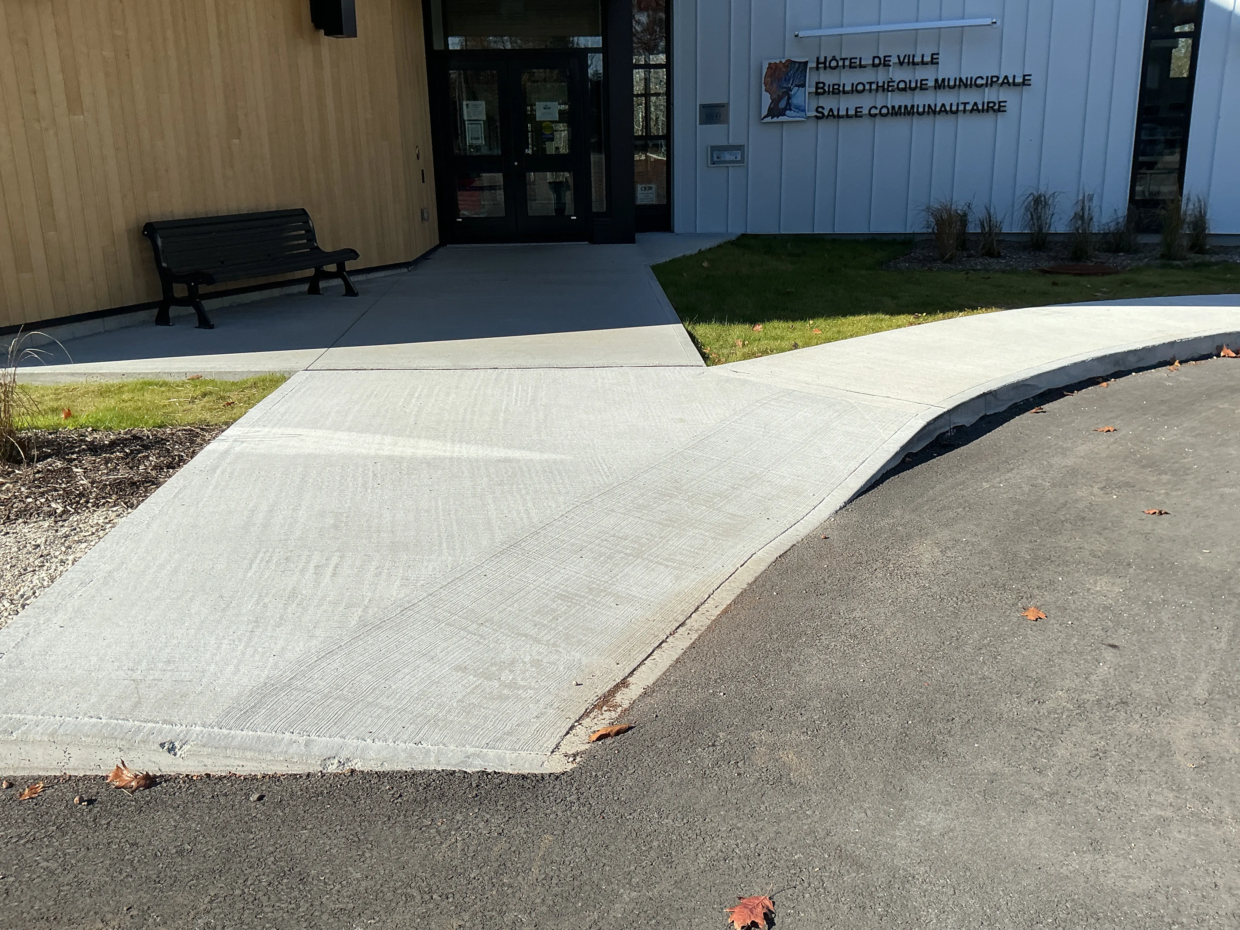 Pedestrian walkway