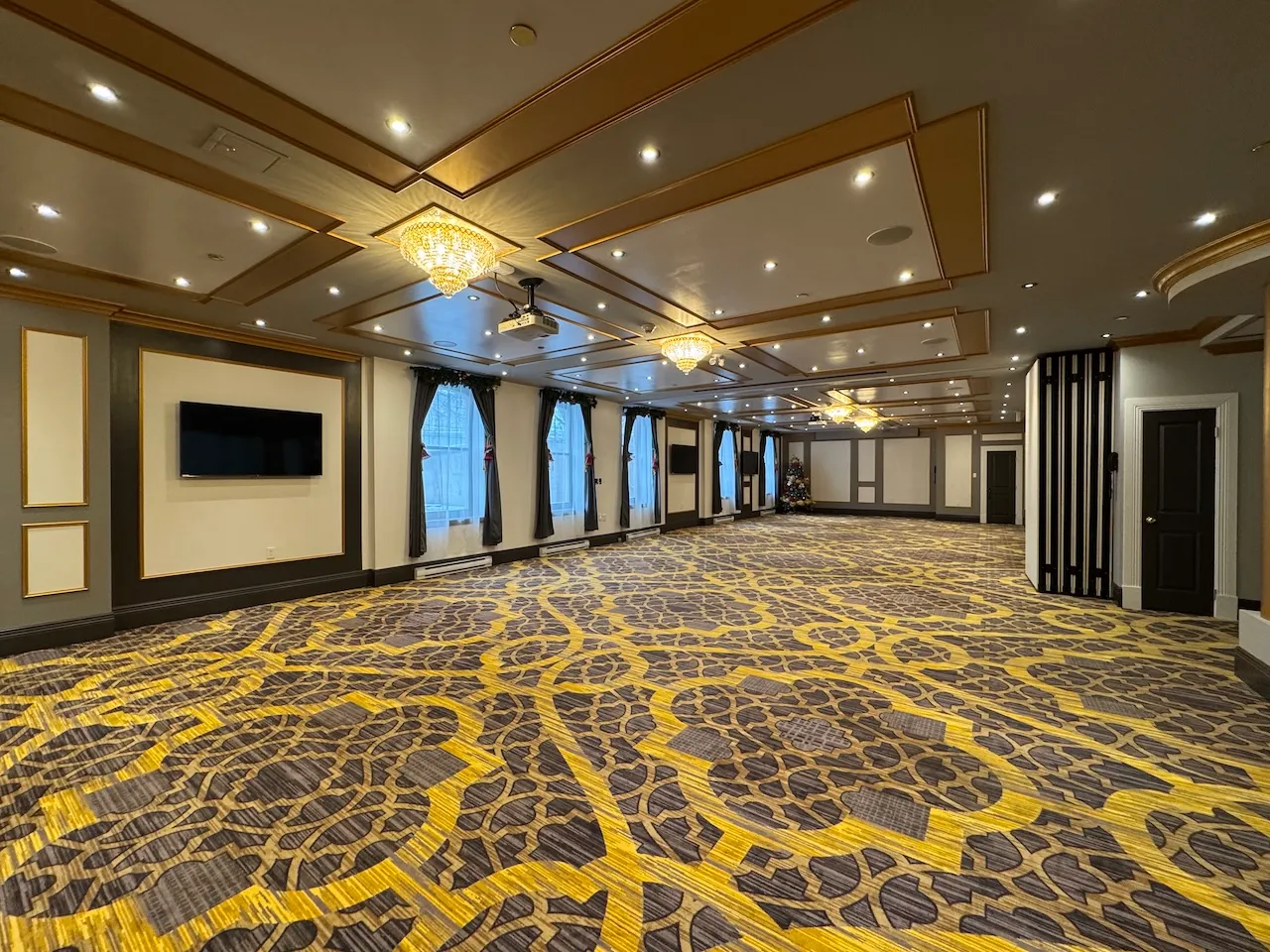 Reception room on the first floor