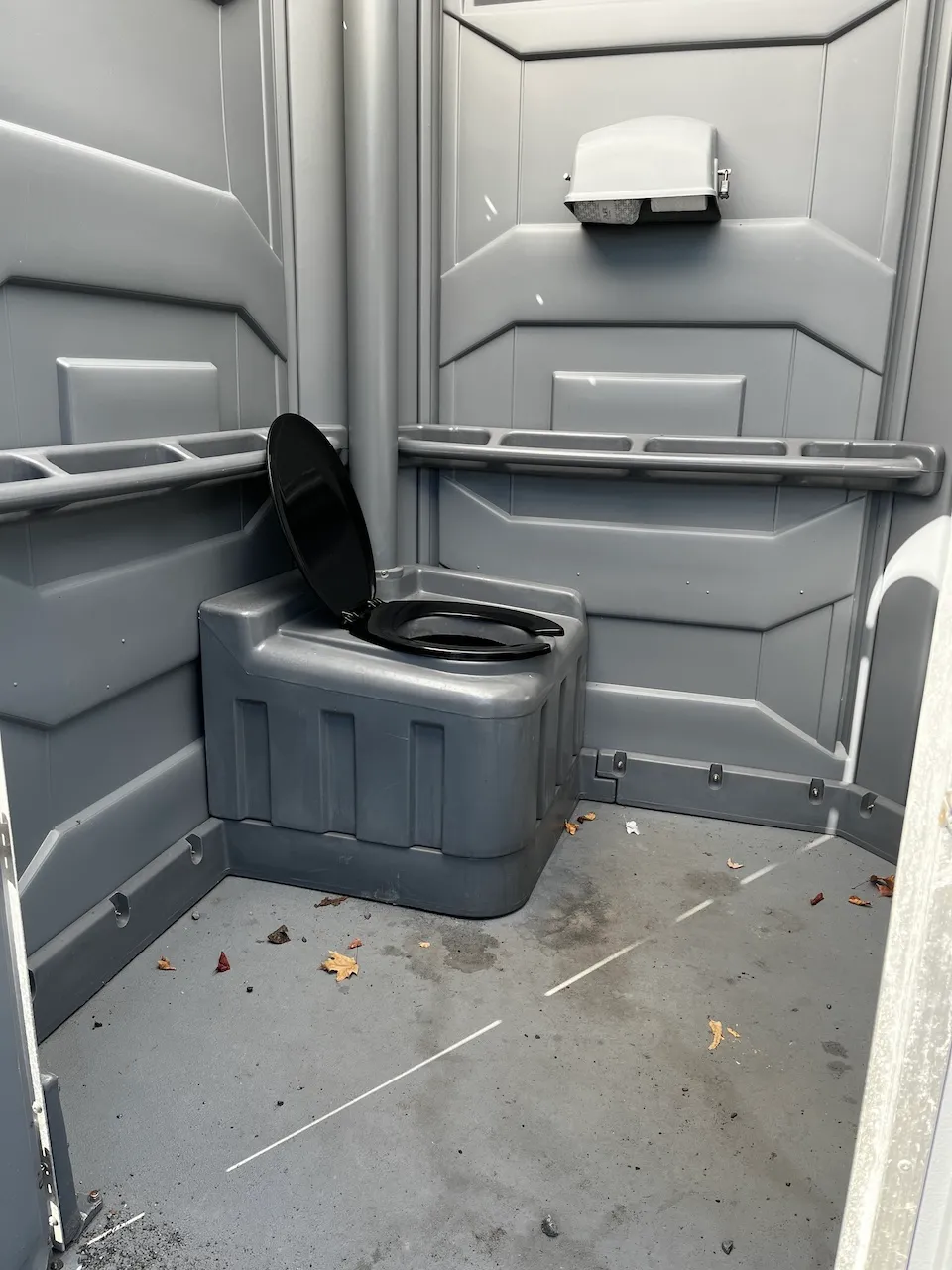 Portable toilet