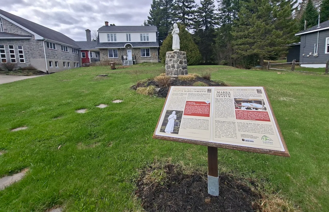 Summer - Landmark 2 : The statue of Maria Gorretti