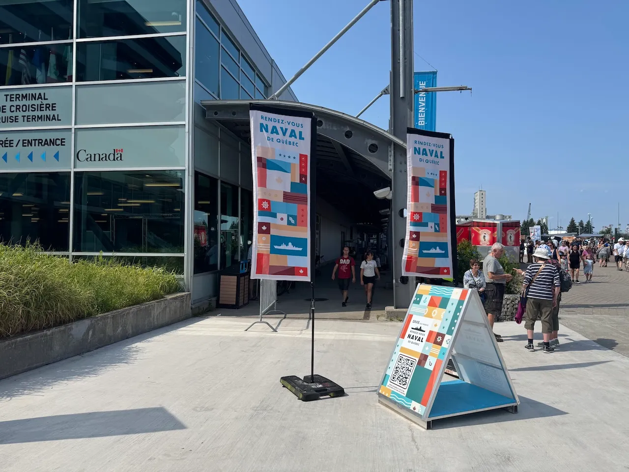 Access to the booth for the immersive experience (virtual reality headset)