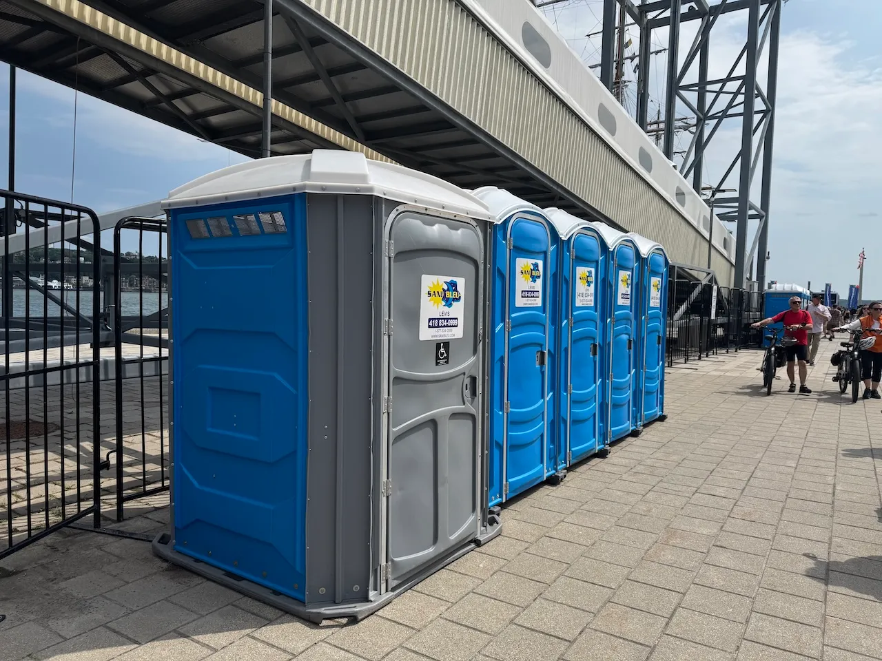 Portable toilets - Place des Canotiers