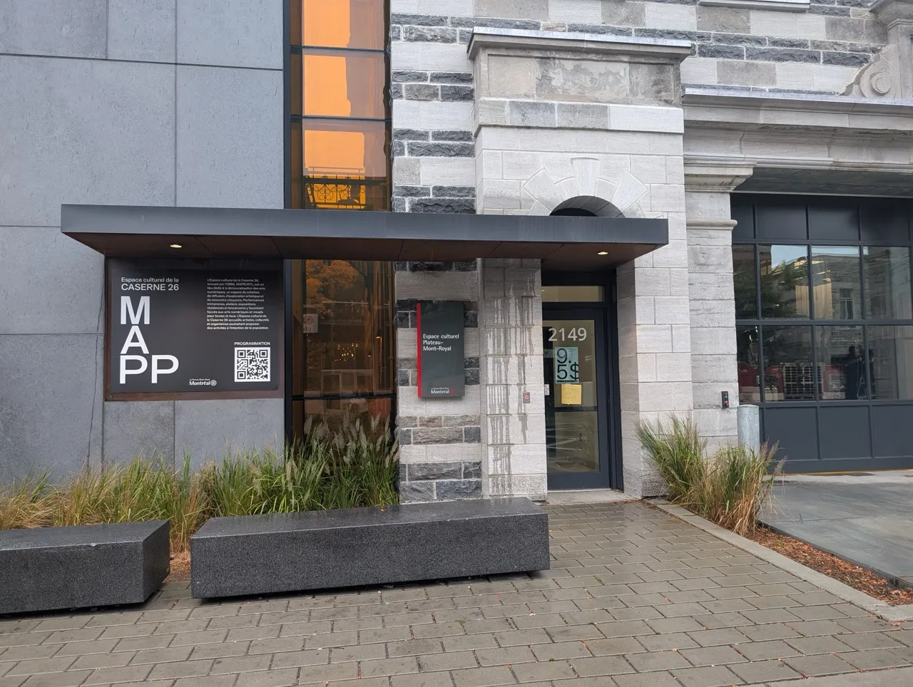 Caserne 26 building entrance