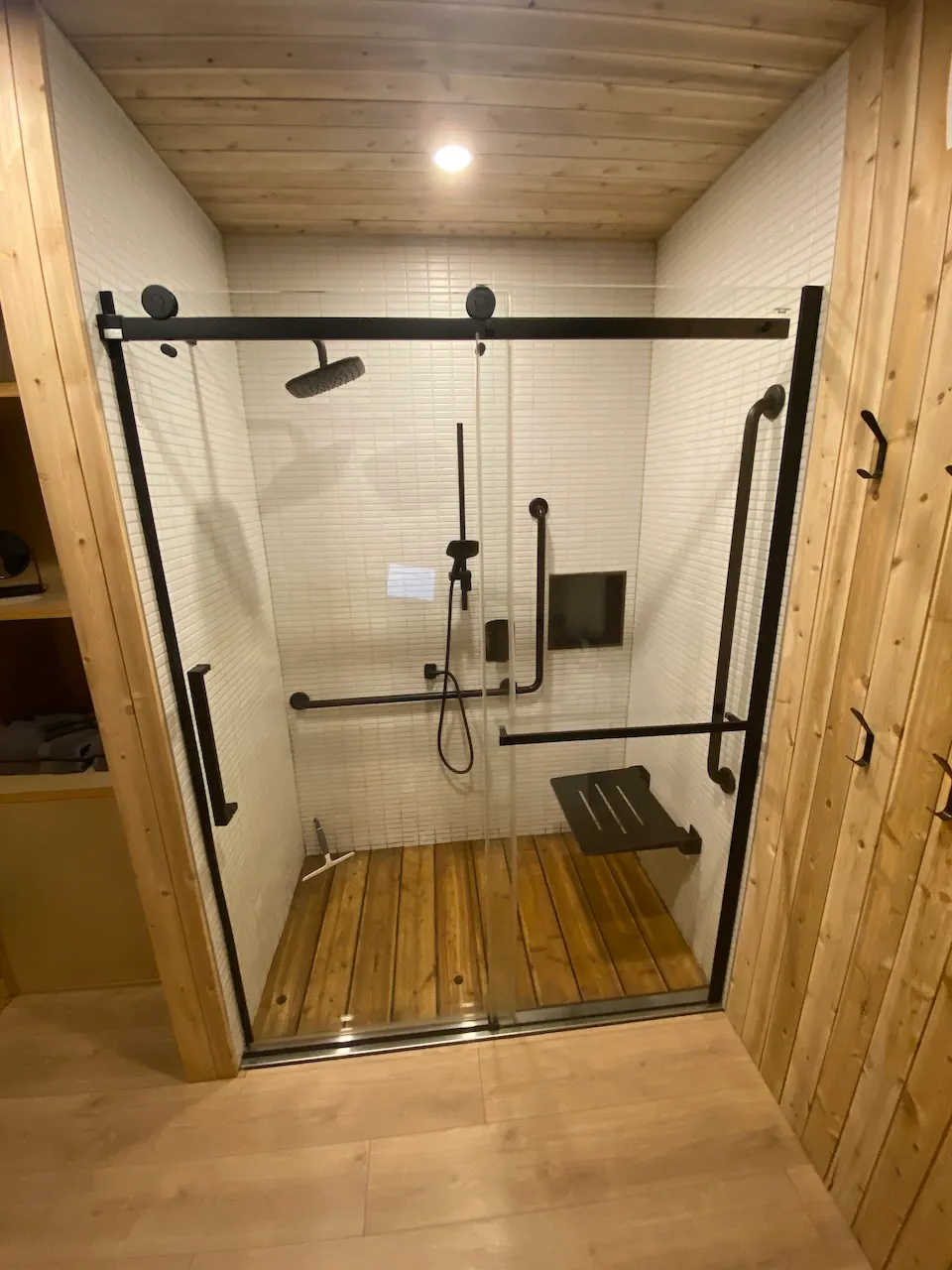 Bathroom - micro-refuge 19