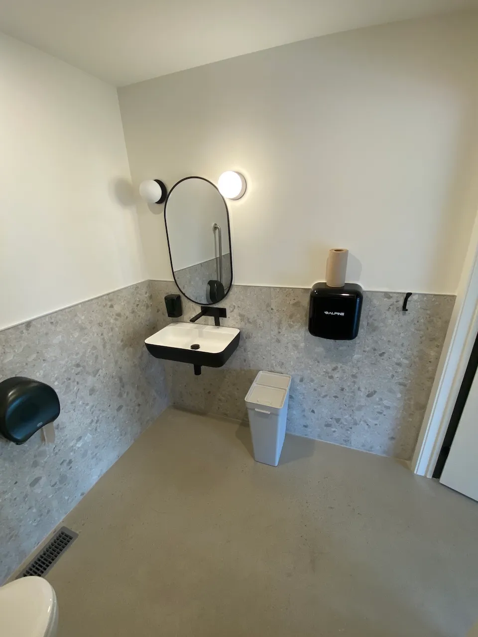 Washbasin - Shoulder-deep