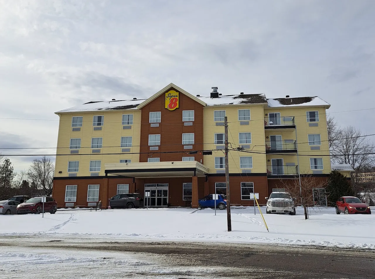 Super 8 Mont-Laurier Hotel
