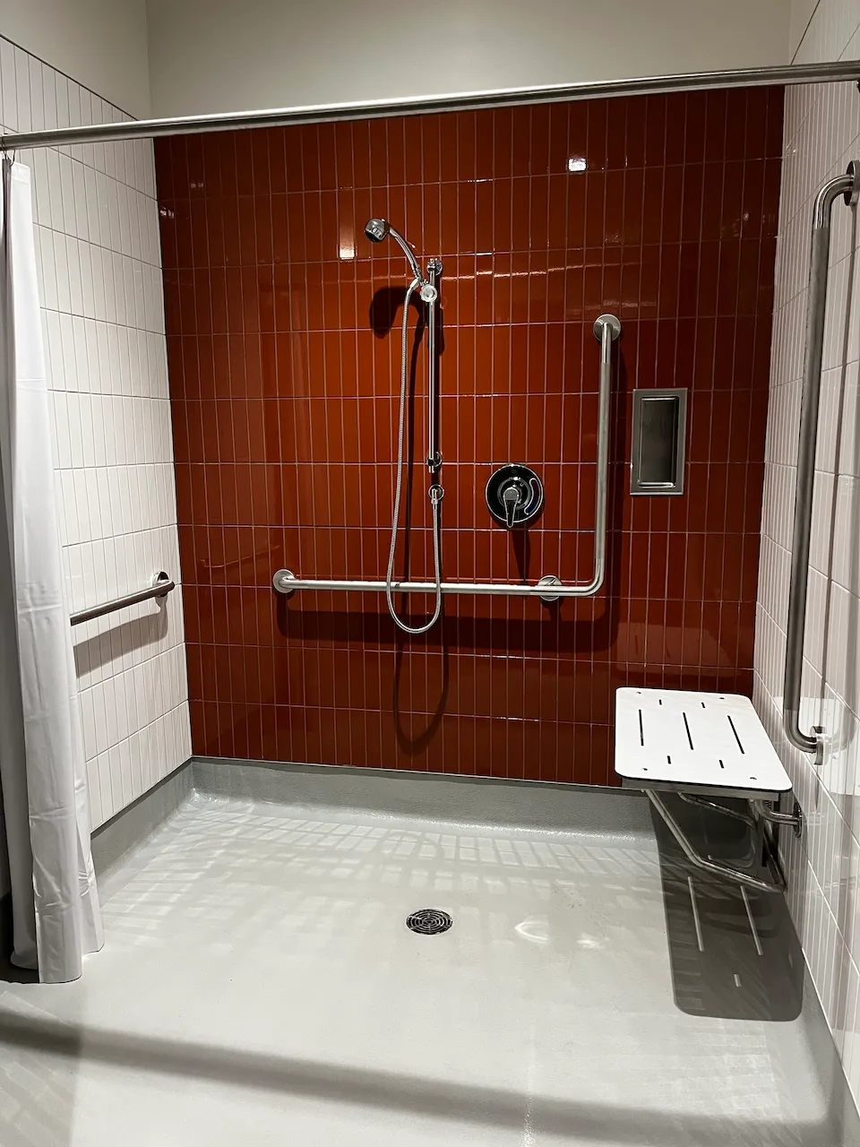 Douche plain-pied - vestiaire