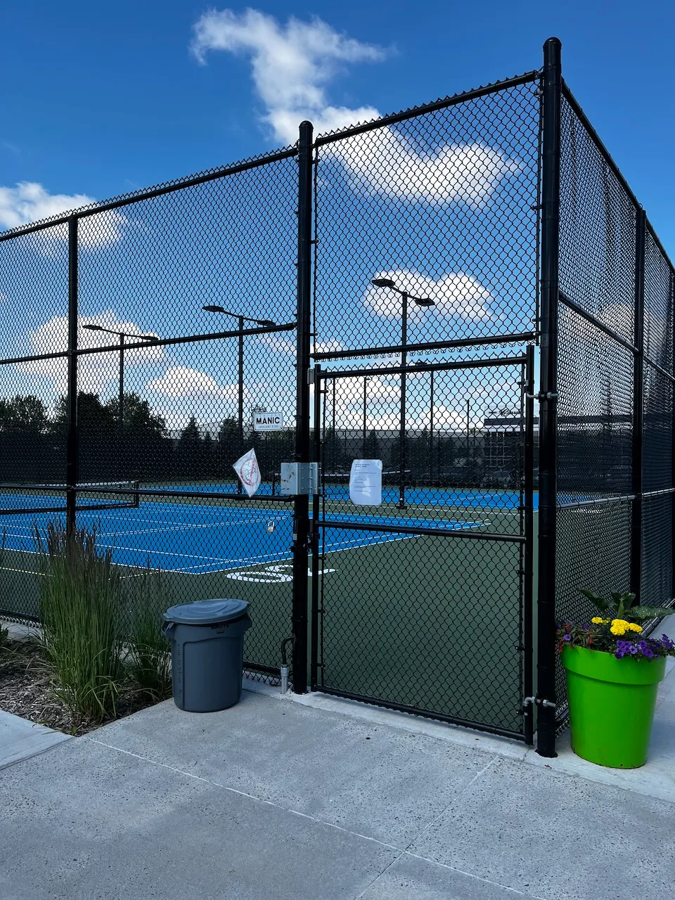 Accès aux terrains de tennis et de pickleball