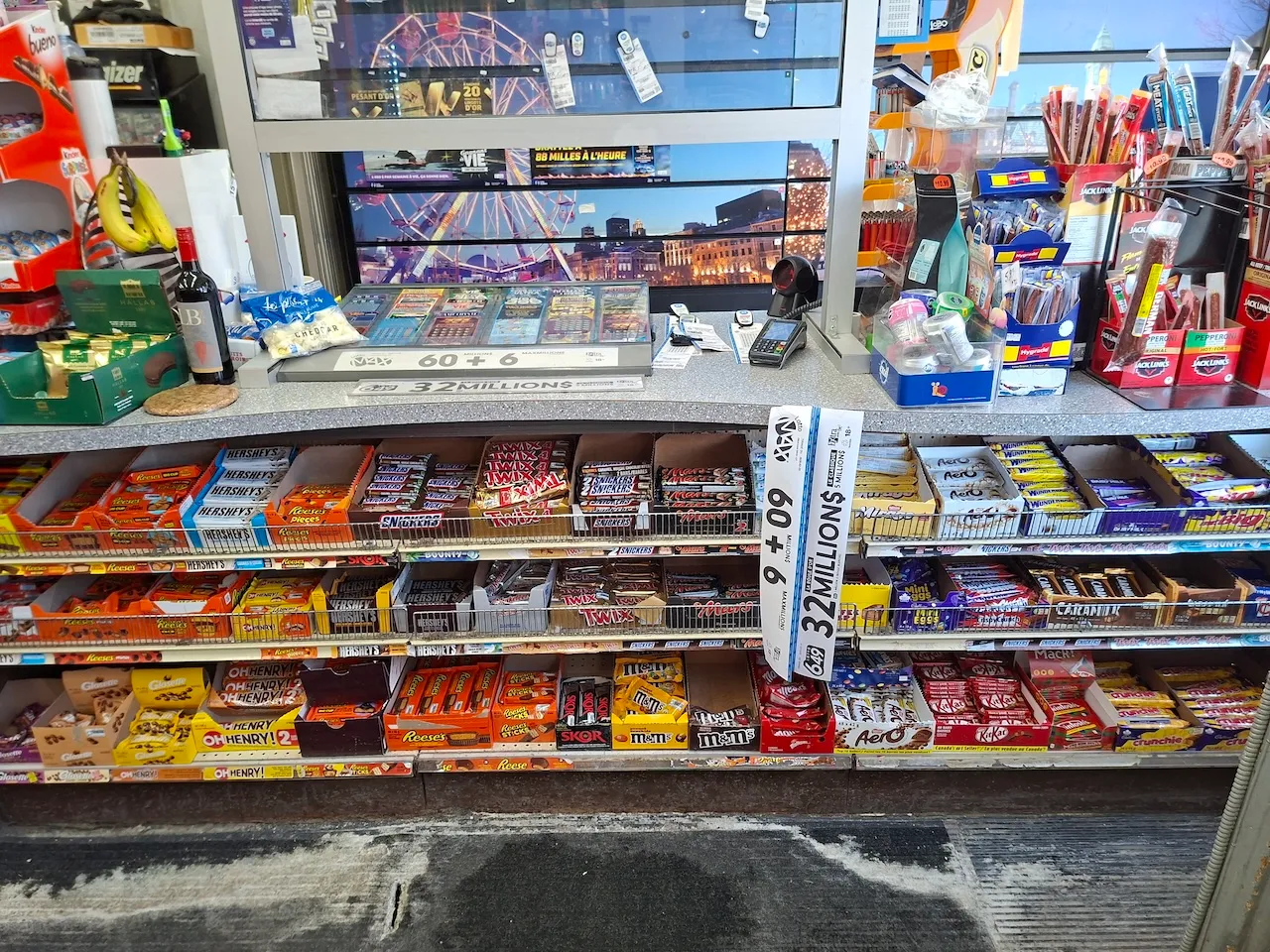 Cashier counter