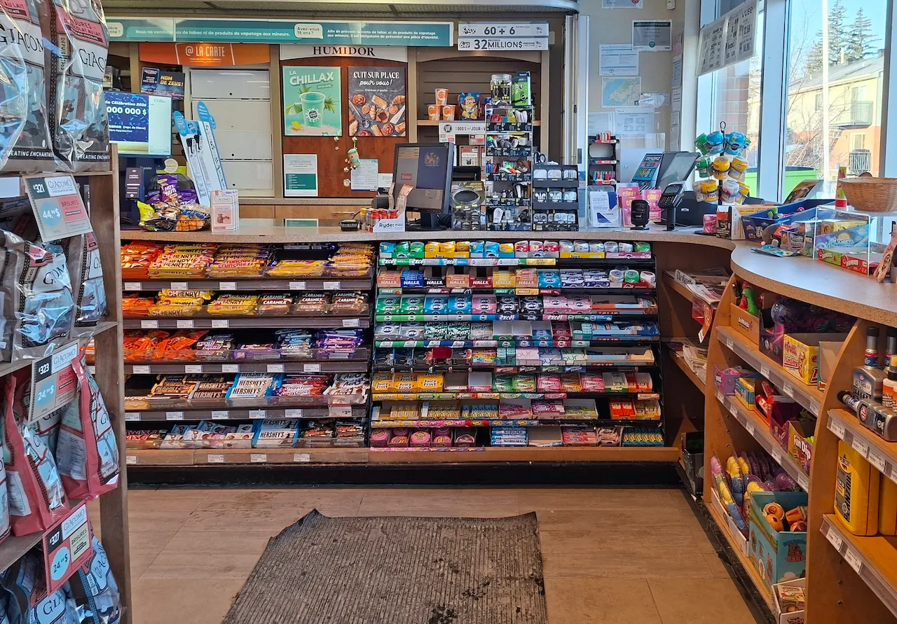 Dépanneur Voisin - Comptoir caisse