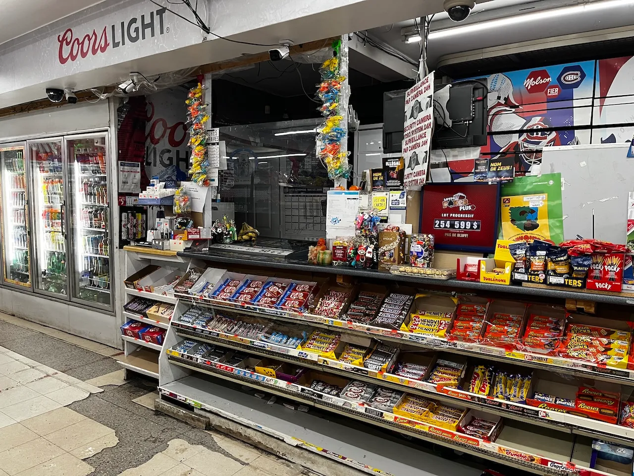 Cashier counter