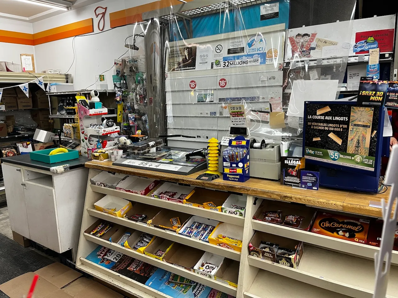 Cashier counter