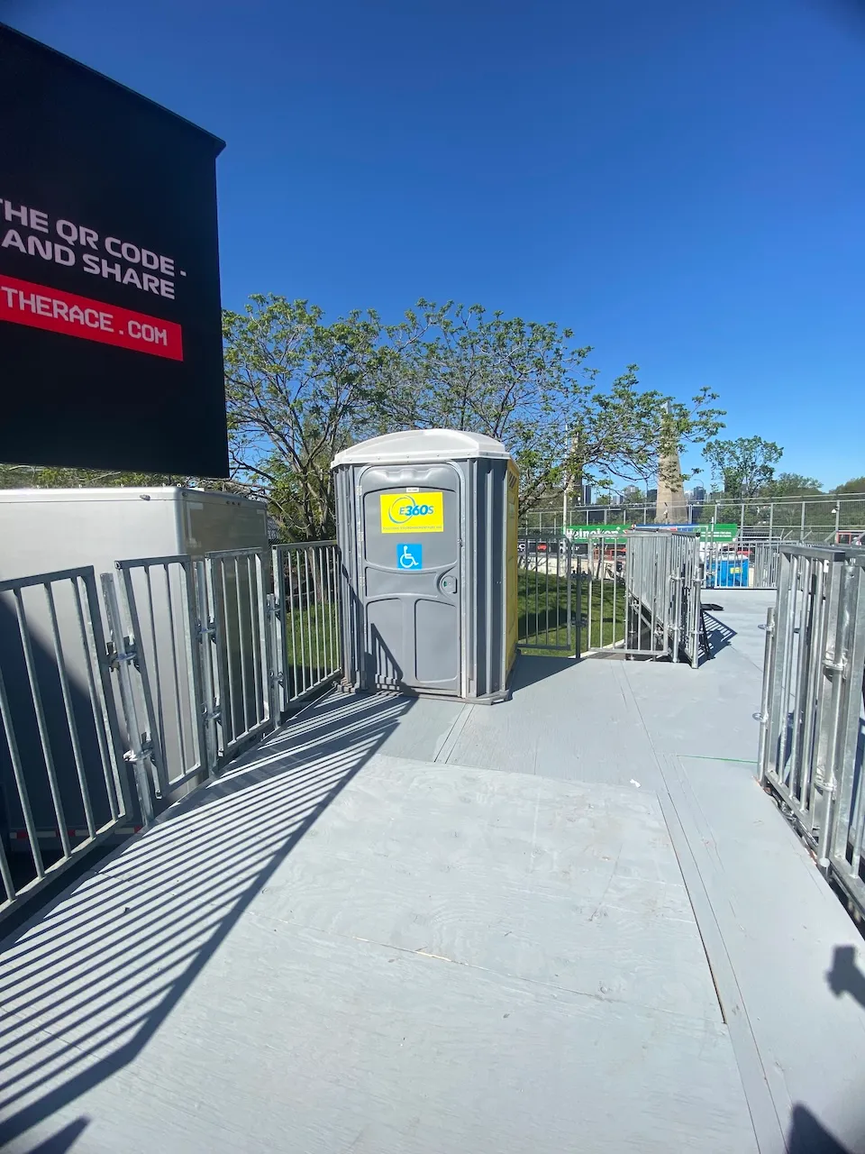Portable toilet