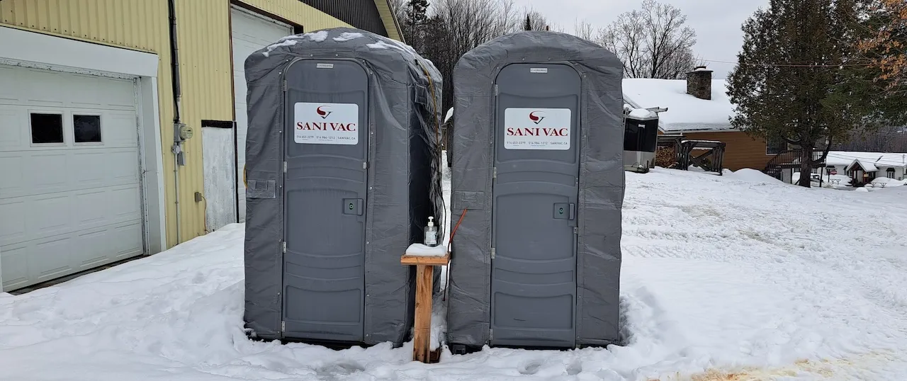 Outdoor chemical toilet