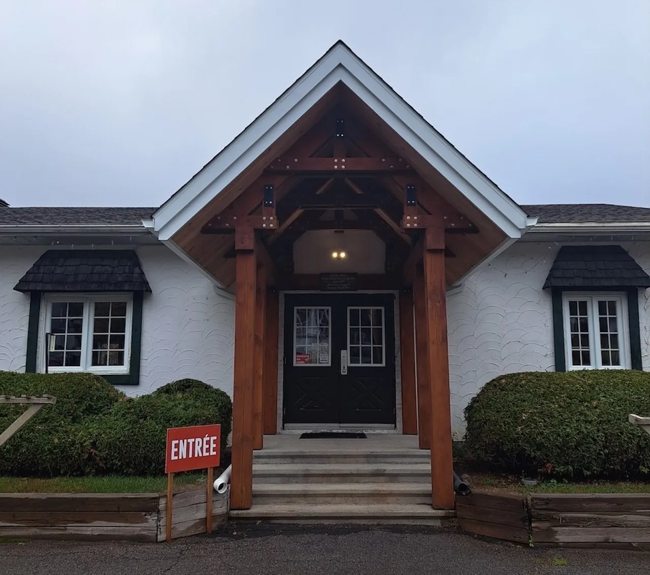 Salle Gai-Luron - Main entrance