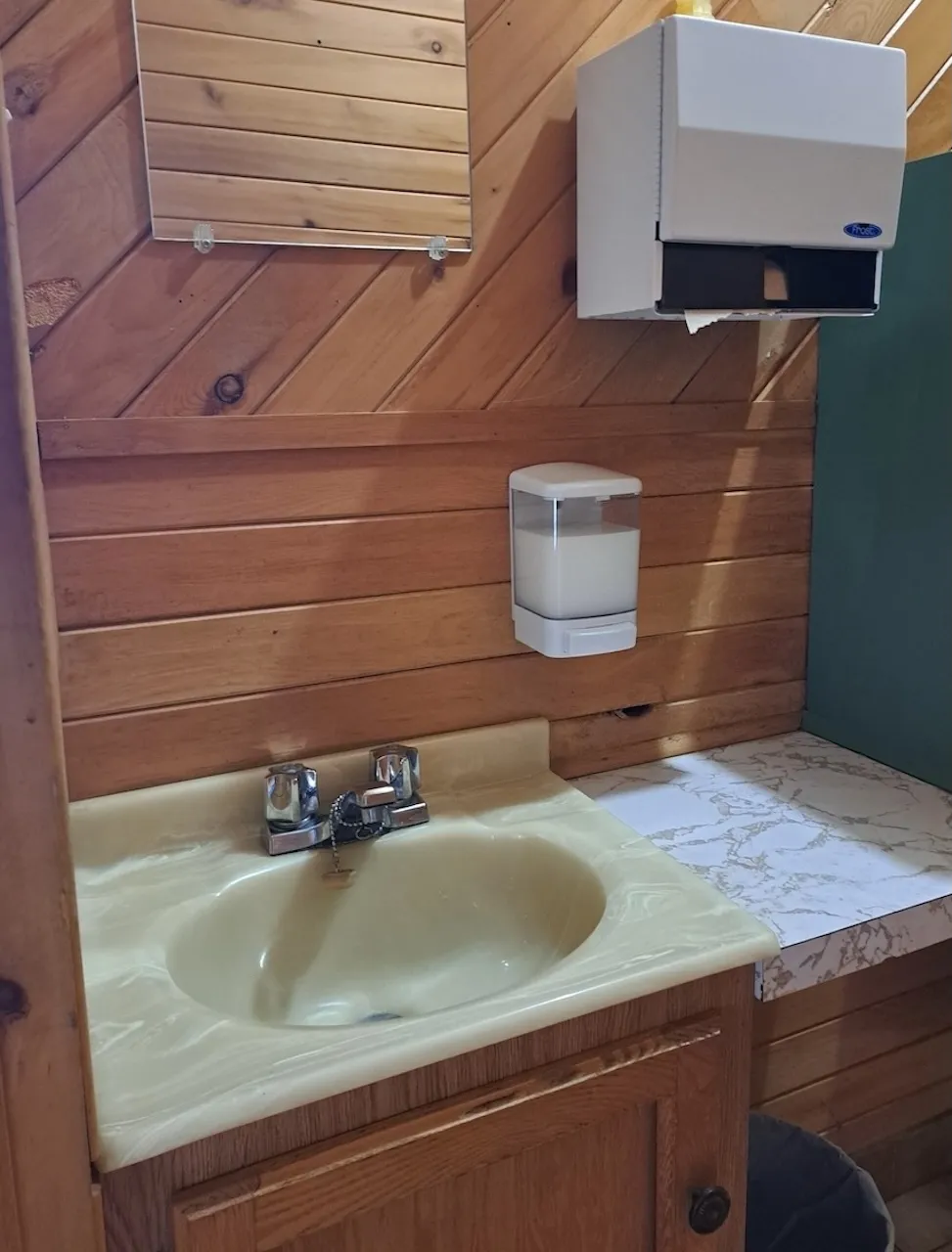 Salle Gai-Luron - Washroom (Men)