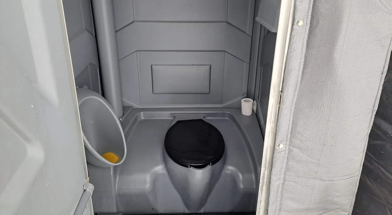 Outdoor chemical toilet