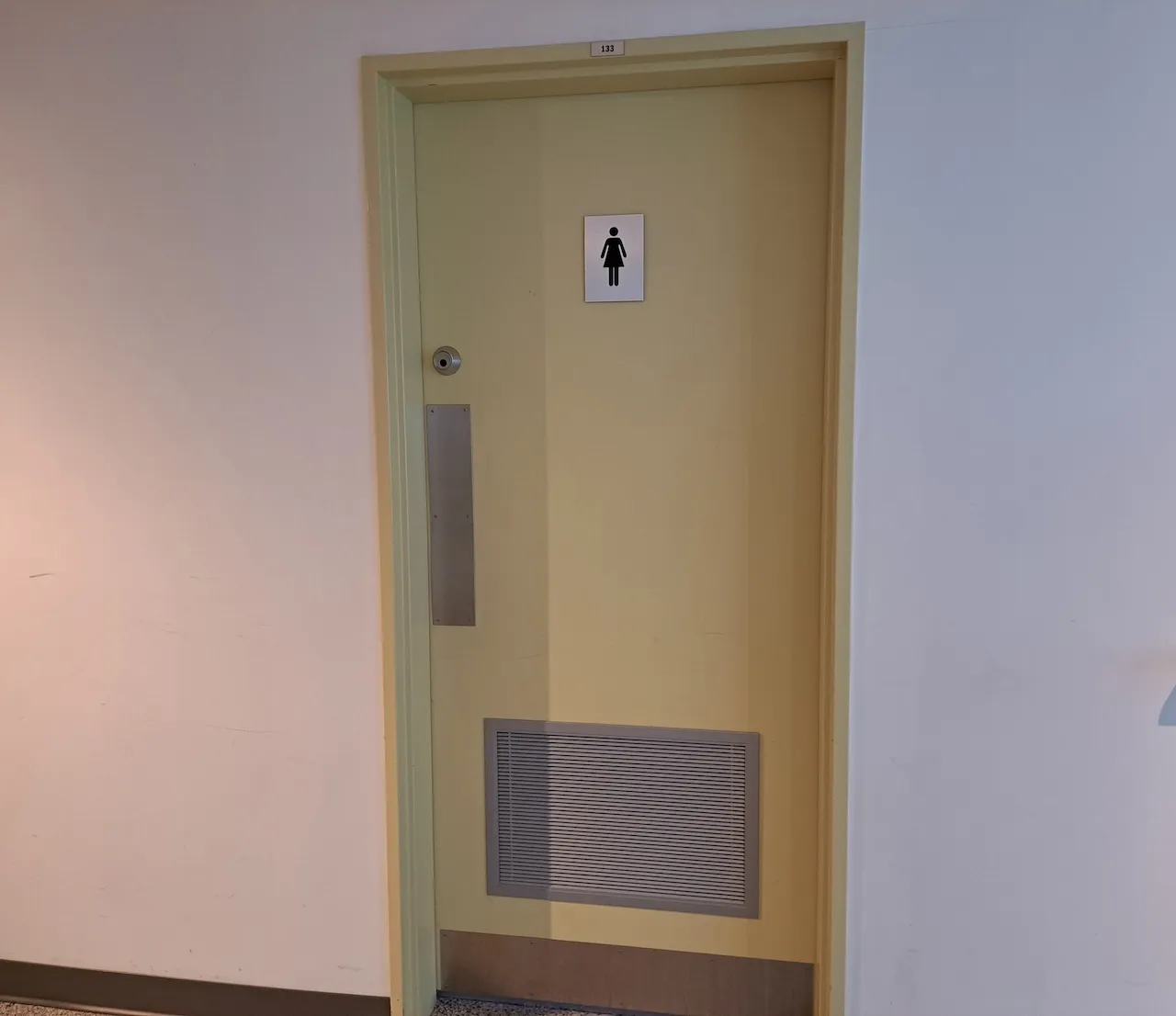 Salle de toilettes - Femmes